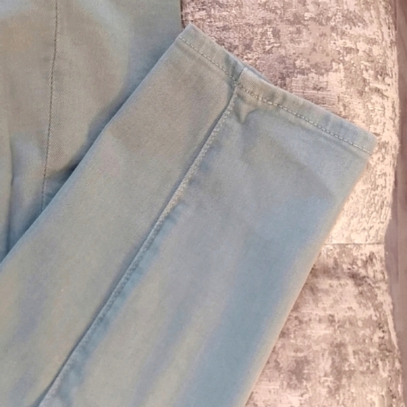 GAP Legging Crop - Picture 2 of 7